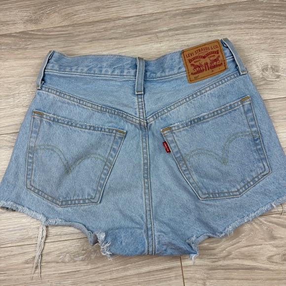 Levi's 501 High Waist Frayed Hem Cut Off Blue Jean Shorts 56327-0113 Size 26 - Picture 8 of 8